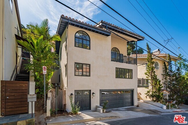 Building Photo - 8032 Willow Glen Rd