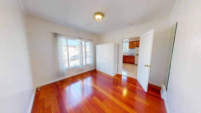 Building Photo - Charming Outer Sunset Single Family Home w...