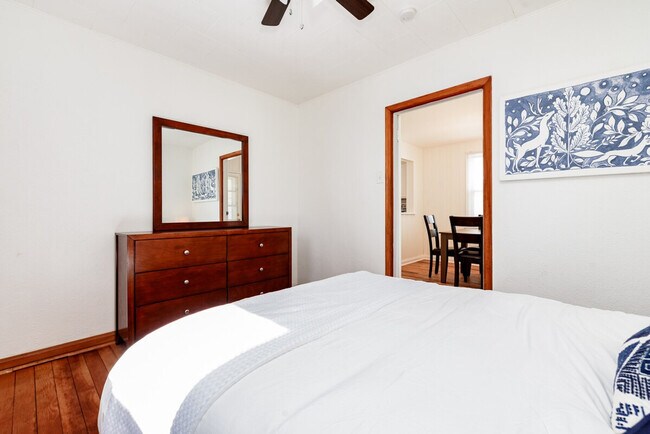 Building Photo - 1304 Dammert Ave