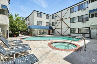 Building Photo - Charming 2BR + 1BA Condo in Tarzana availa...