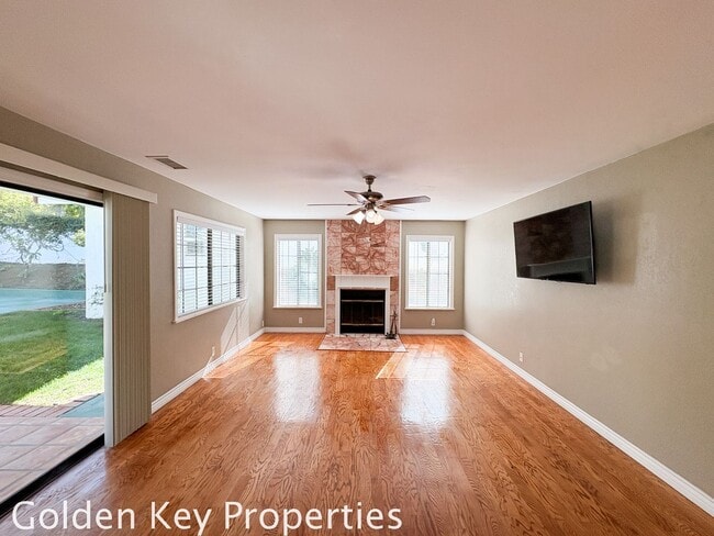 Building Photo - Welcome to this stunning 4-bedroom, 3-bathroom home located in the desirable La Costa neighborhoo...