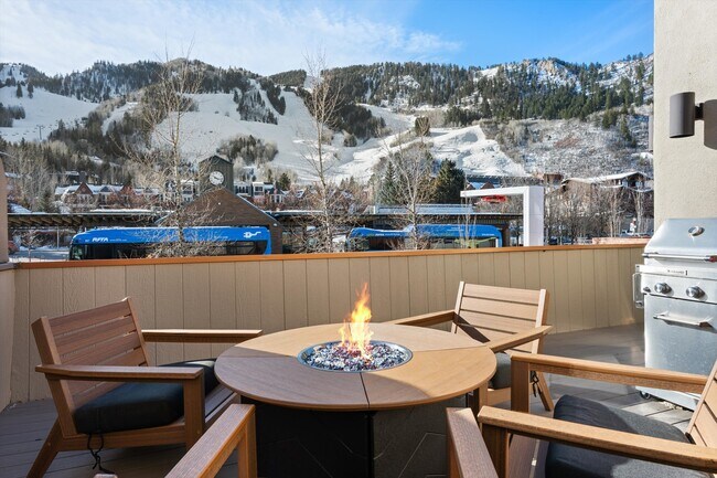 Building Photo - 447 E Cooper Ave