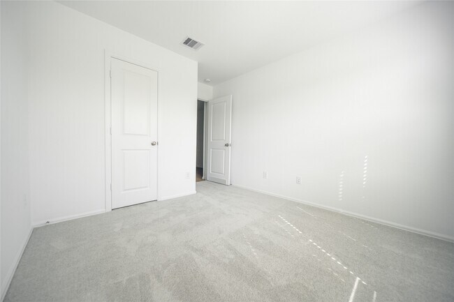 Building Photo - 9530 Brookside Point Dr