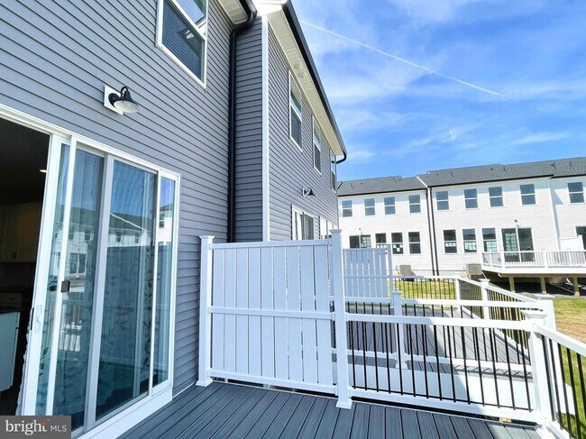 Building Photo - 224 Lilac St
