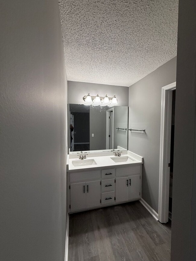 Building Photo - 92 Woodfield Pl