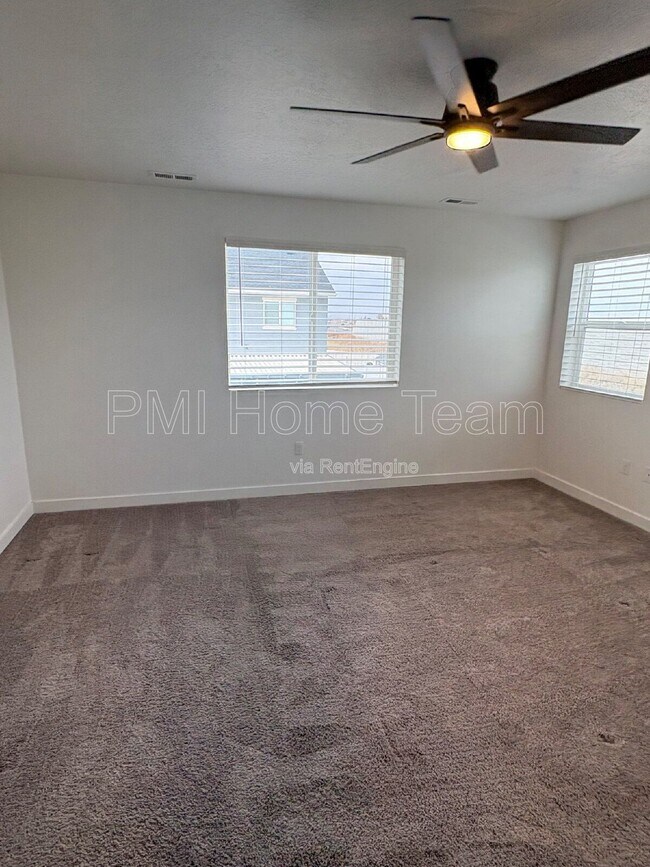 Building Photo - 1616 W Parkview Dr