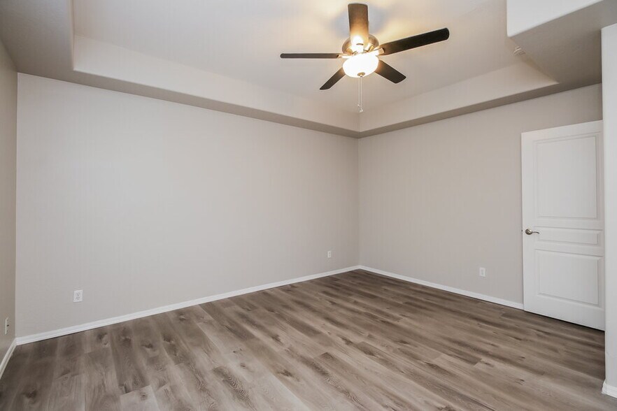 Building Photo - 815 W St Charles Ave