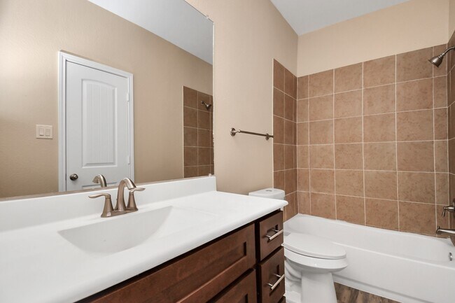 Building Photo - 2318 Bermuda Palms Dr