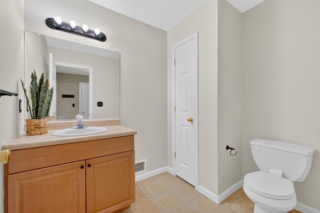 Building Photo - 295 Pinebrook Dr