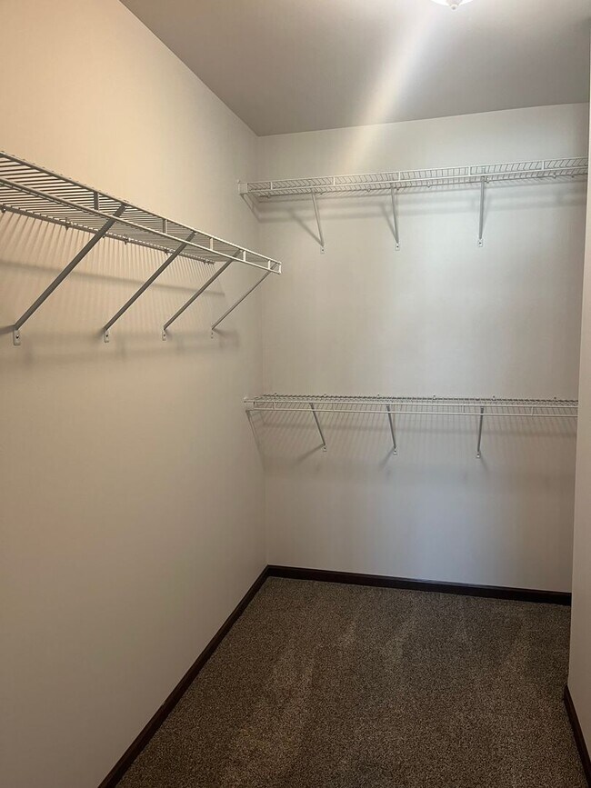 Building Photo - 3 Bed 3 Bath Twin Home