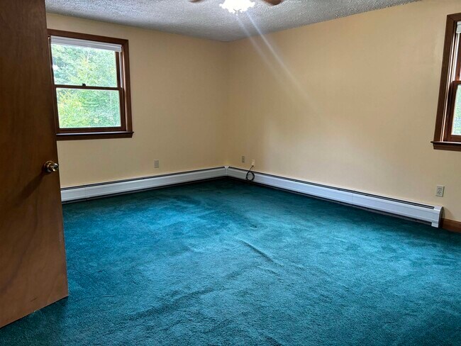 Building Photo - 147 Mansion Rd