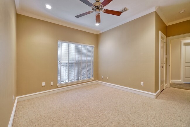 Building Photo - 906 Fowler St