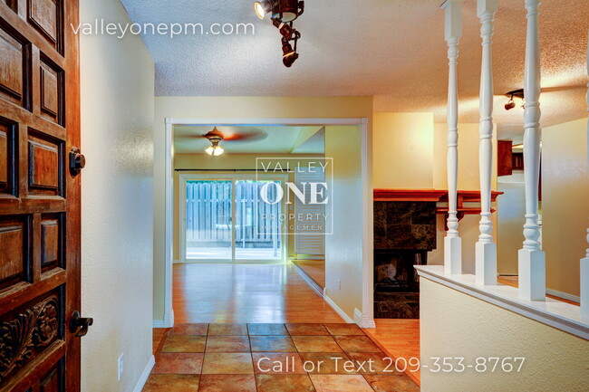 Building Photo - 2717 Palomino Ln