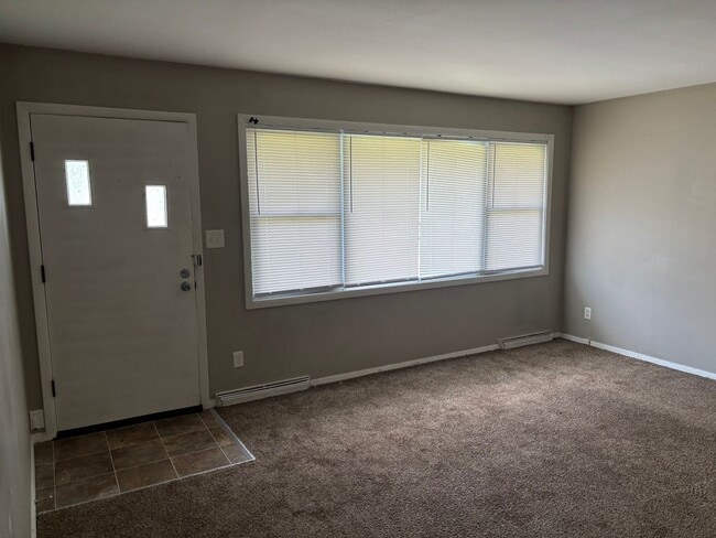 Building Photo - 3 Bedroom, 1 Bathroom Rolling Acres Home F...