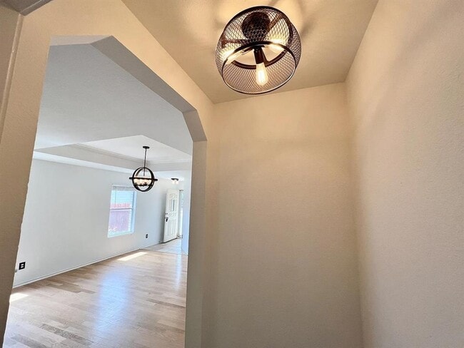 Building Photo - 5648 Brougham Way