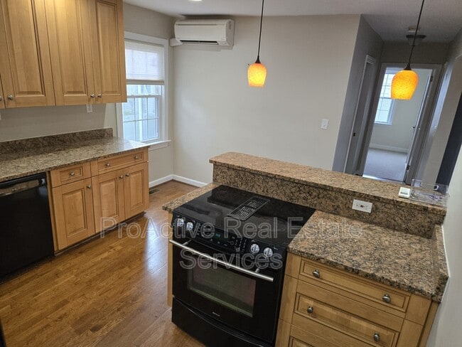 Building Photo - 519 Maycox Ave