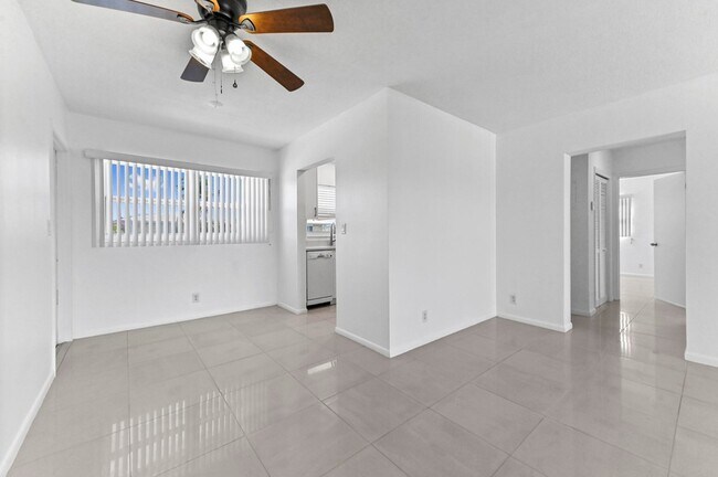 Building Photo - 2755 NE 28th Ave