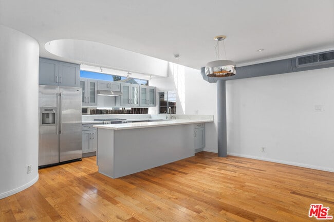 Building Photo - 1015 Marine St