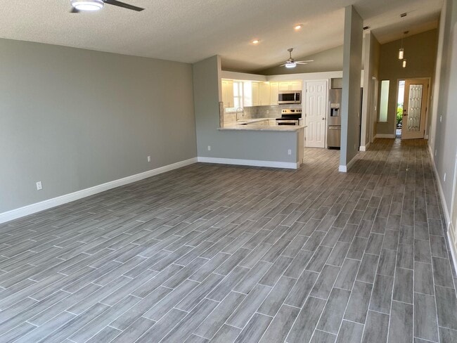 Building Photo - 224 Sea Woods Dr N
