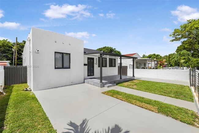 Building Photo - 2244 SW 10th St