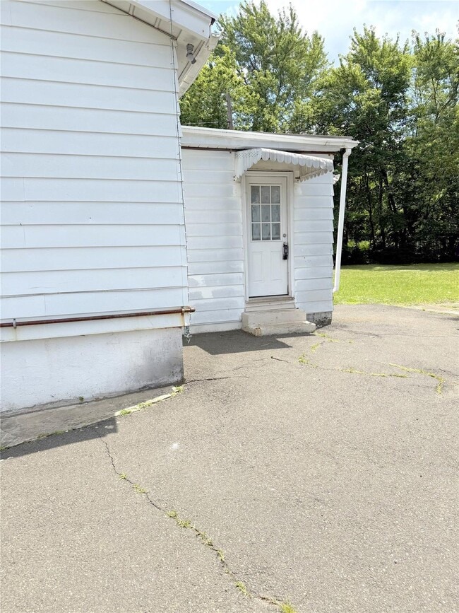 Building Photo - 135 Ramapo Rd