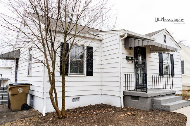 Building Photo - 716 E Oldham Ave