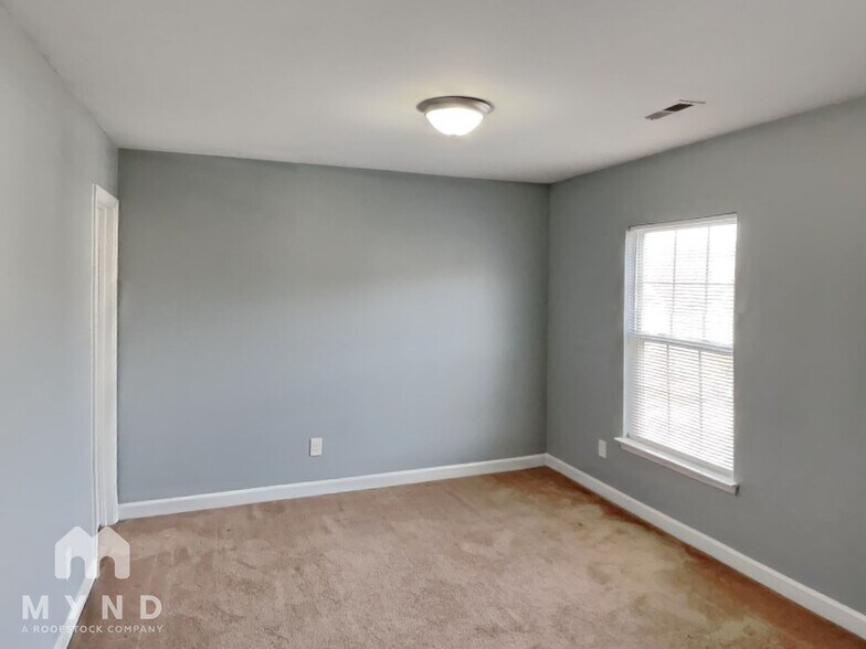 Building Photo - 14008 Mallard Lake Rd