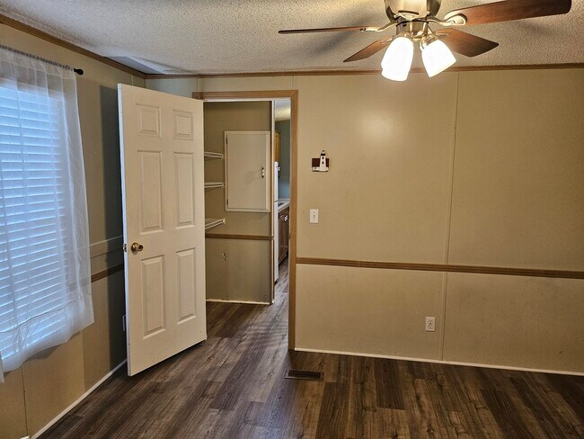 Building Photo - 279 Tricycle Hill Ln