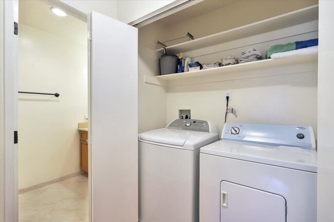 Building Photo - 575 Esplanade