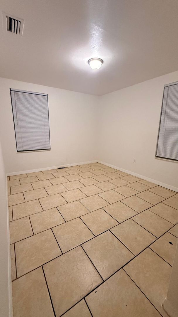 Building Photo - 1604 Woodlyn Dr