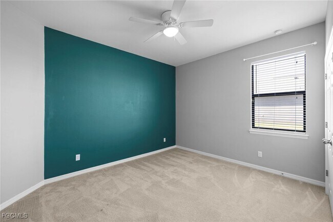 Building Photo - 1322 SW 22nd Ave