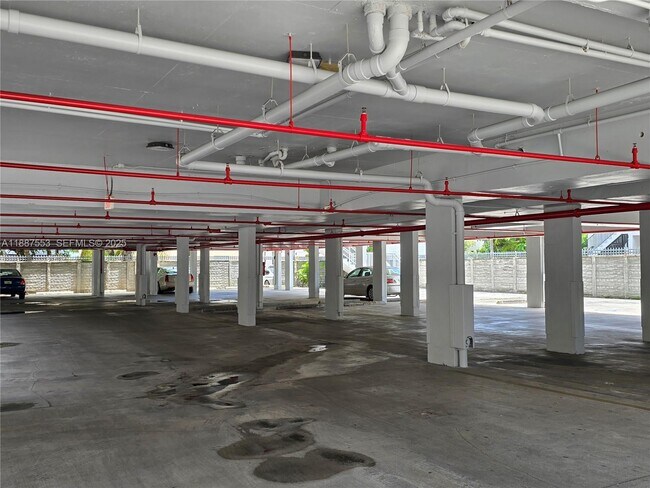 Building Photo - 637 SW 3rd St