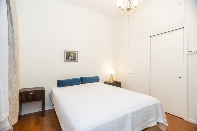 Building Photo - 2814 N Maplewood Ave