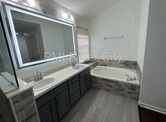 Building Photo - 13951 Summer Breeze Dr