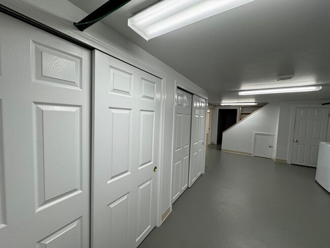 Building Photo - Pet-Ok | Charming Single-Family Ranch in Carlisle, MA | Avail 5/1