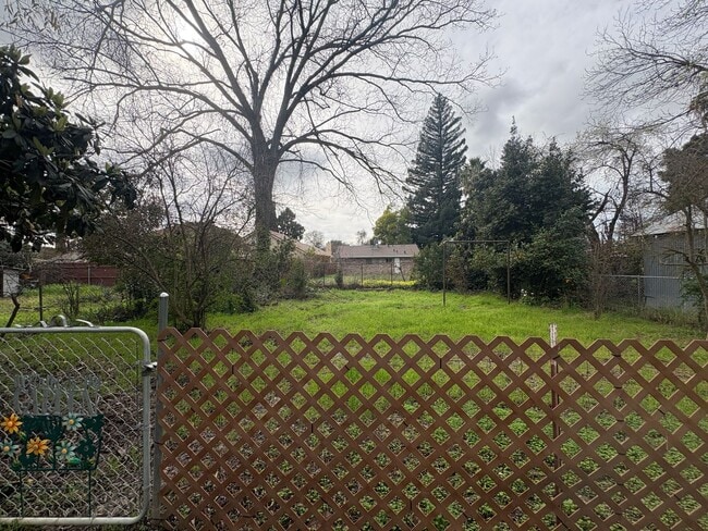 Building Photo - 820 Bryte Ave