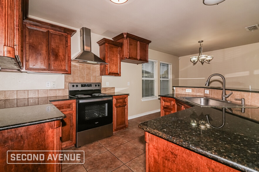 Building Photo - 6701 Newman Dr