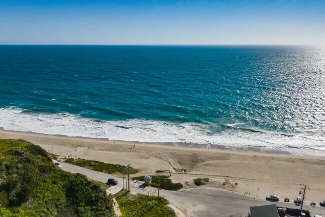 Building Photo - 6817 Seawatch Ln