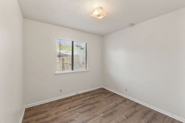 Building Photo - Bright and Inviting 3-Bedroom with Private...