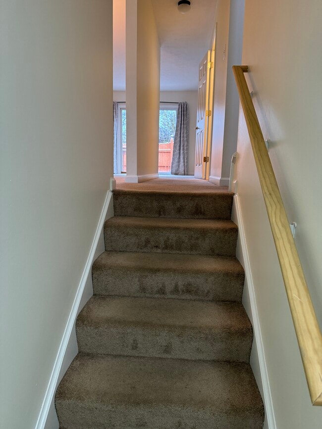 Building Photo - 159 Londonderry Dr