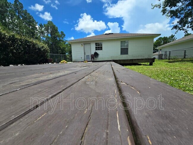 Building Photo - 8900 Forest Oak Dr