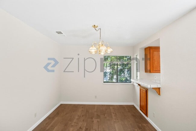 Building Photo - 1225 Oak Hill Ct