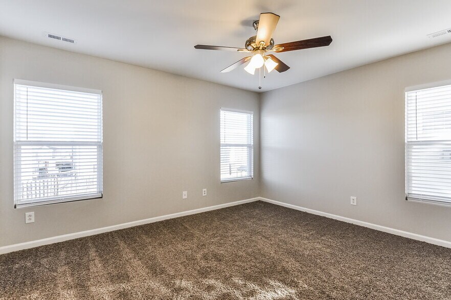 Building Photo - 6037 Ladish Ln