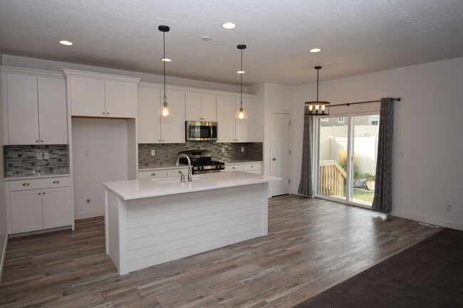 Building Photo - Gorgeous 5 Bed 3 Bath home in Herriman!!!