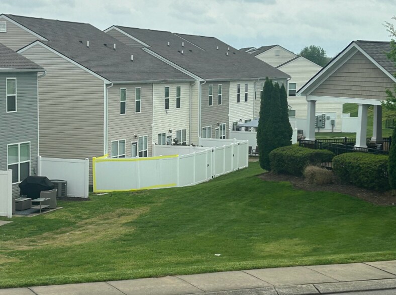 Building Photo - 6008 Hillside Ln