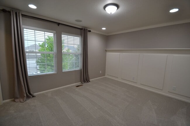 Building Photo - 4 bedrooms and large loft in Banning Lewis...
