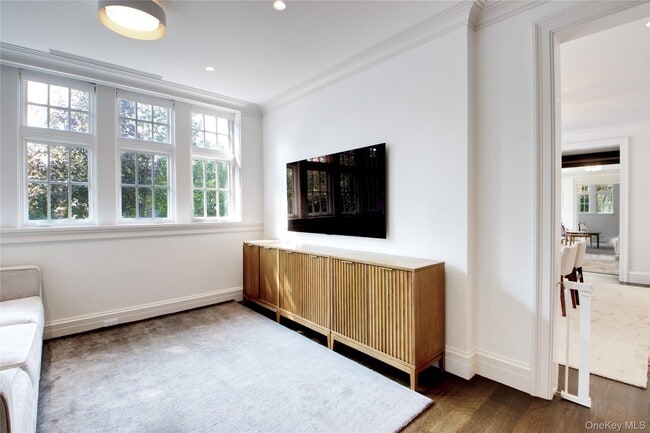 Building Photo - 22 Westbury Rd