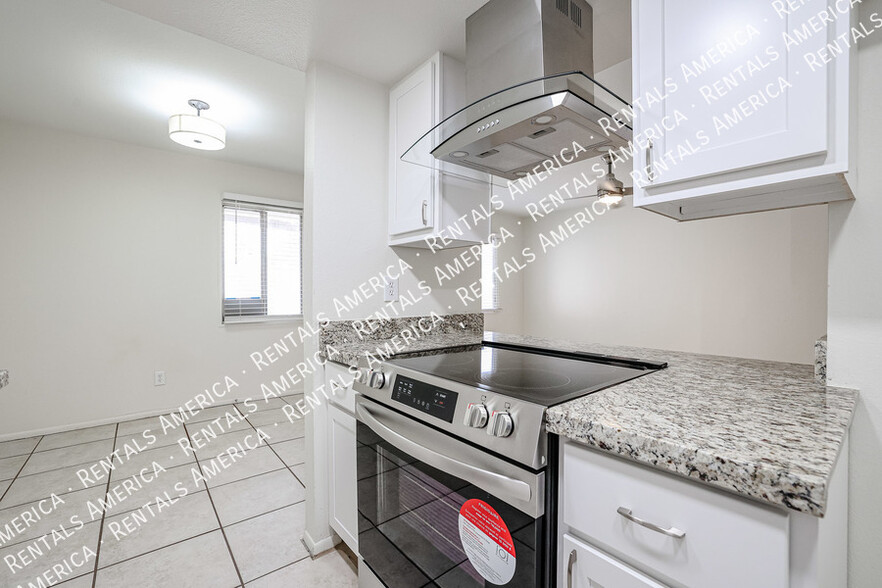 Building Photo - 5206 N 42nd Dr