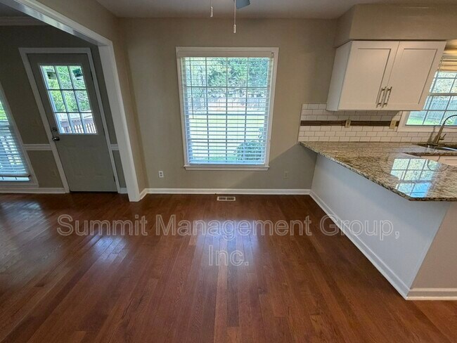 Building Photo - 1611 Ellington Rd SE