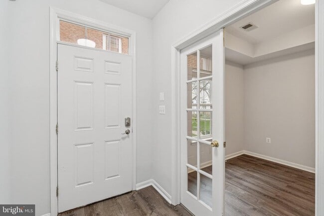 Building Photo - 5611 Hartfield Ave